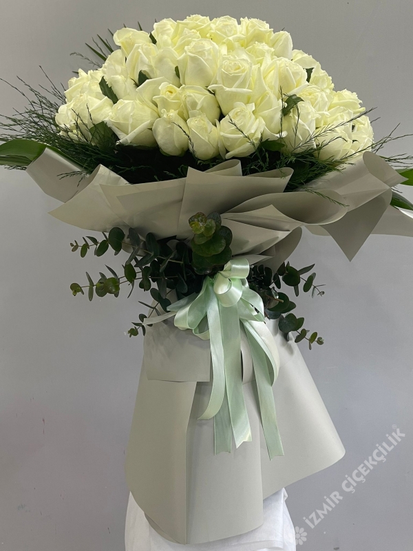 101 White Rose Bouquet