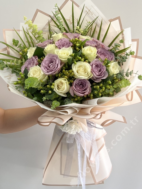 Deluxe Lilac & White Rose