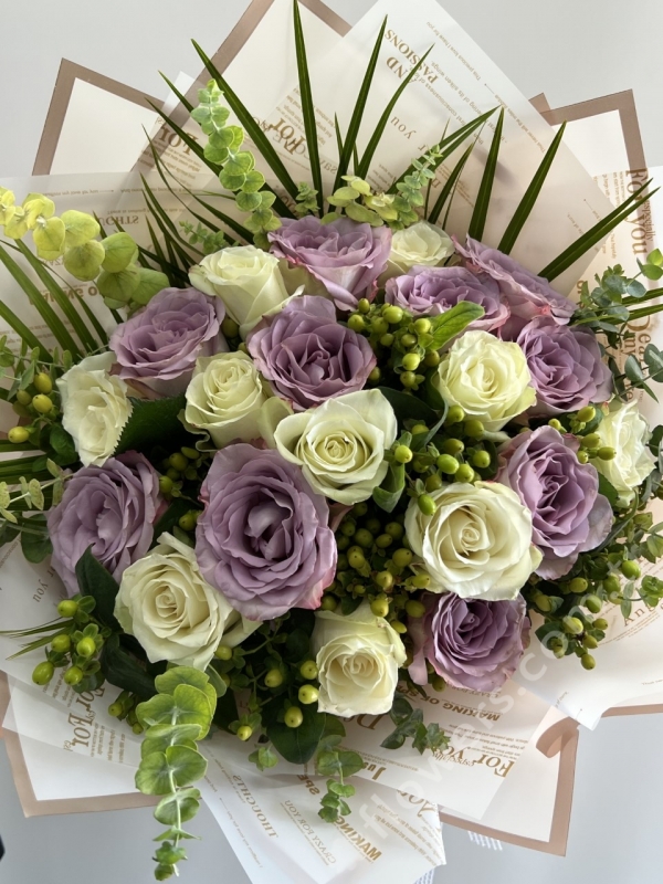 Deluxe Lilac & White Rose