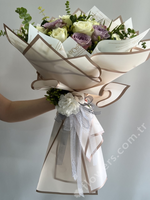 Deluxe Lilac & White Rose