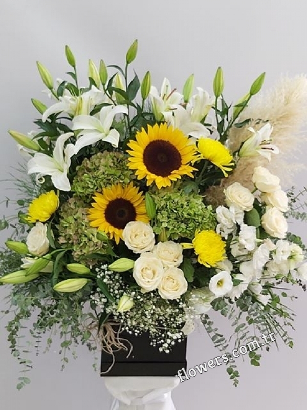 Splendid Sunflower Arrangement