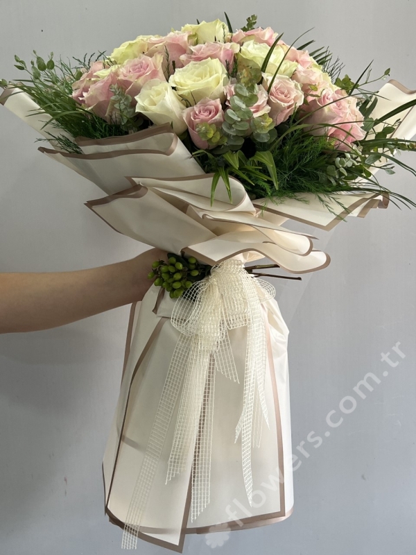 Deluxe White & Pink Rose Bouquet