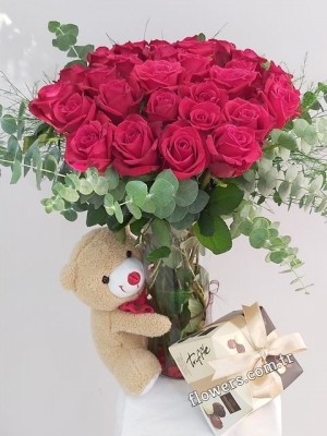 Lovely 21 Roses Teddy And Truffle Chocolate