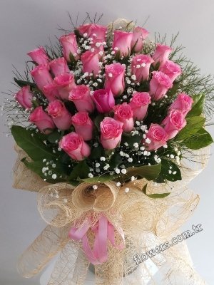 Elegant Bouquet of Pink Roses