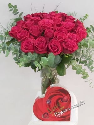 Romantic 21 Rose Arragement With Chocolate