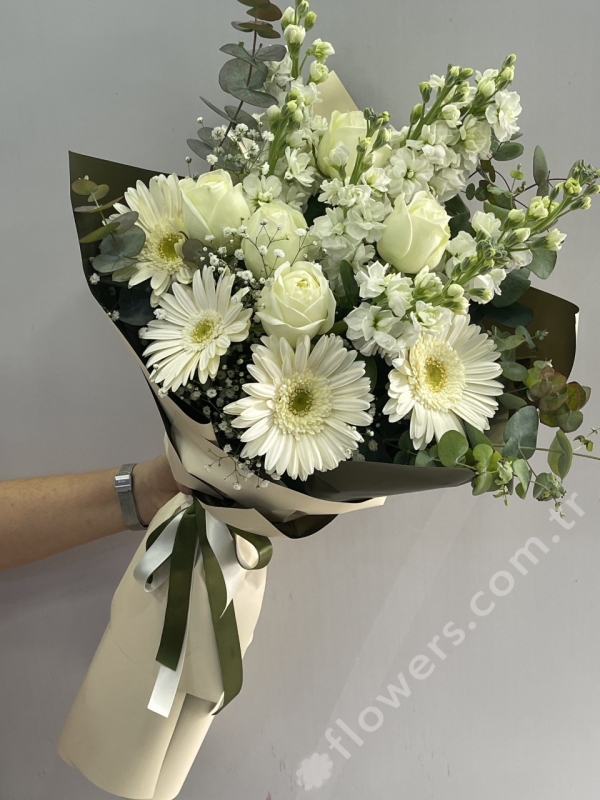 White Elegant Flower Bouquet